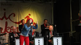 Melissa Kross 2023 - La Chansonnette live concert in Sweden with the Succéorkestern Astoria